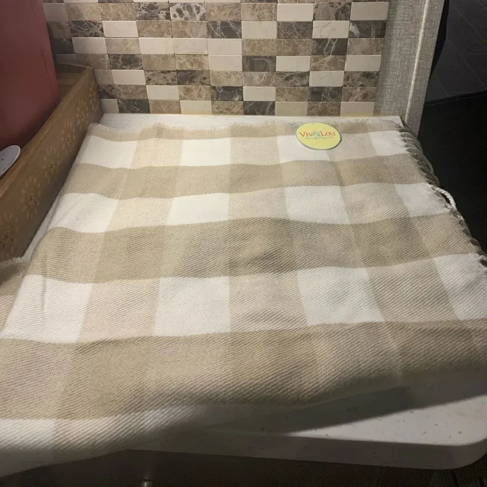NWT Viv & Lou Scarf